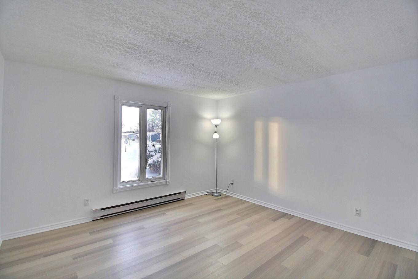 Primary bedroom - 1840 - 1840B Rue Duchesne, Val-D'Or, QC - Indoor Photo Showing Other Room