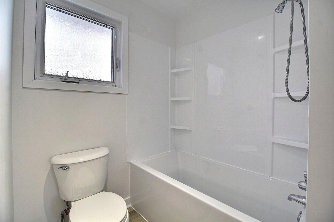 Bathroom - 1840 - 1840B Rue Duchesne, Val-D'Or, QC - Indoor Photo Showing Bathroom