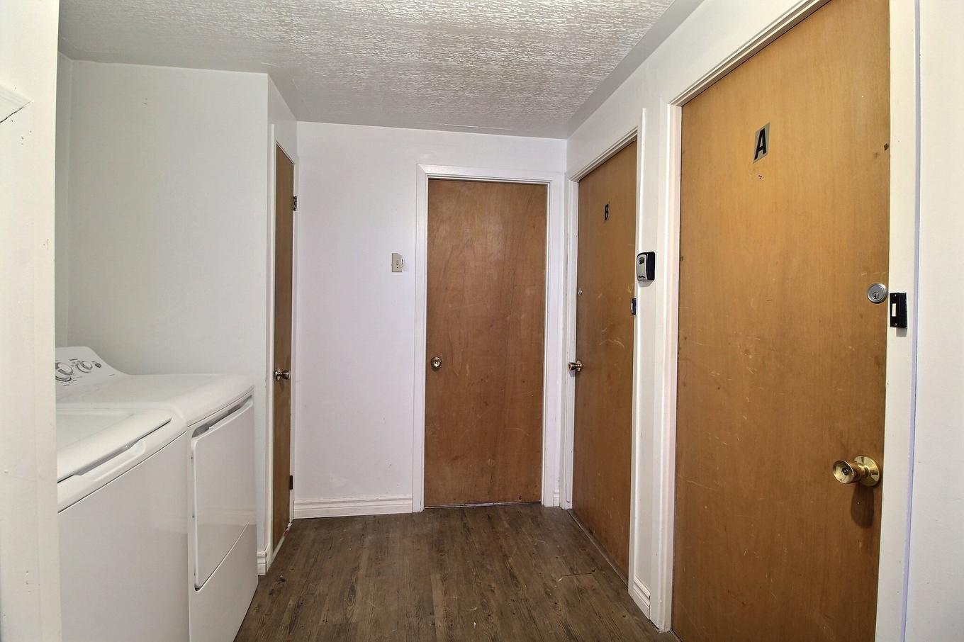 Hall - 1840 - 1840B Rue Duchesne, Val-D'Or, QC - Indoor Photo Showing Laundry Room