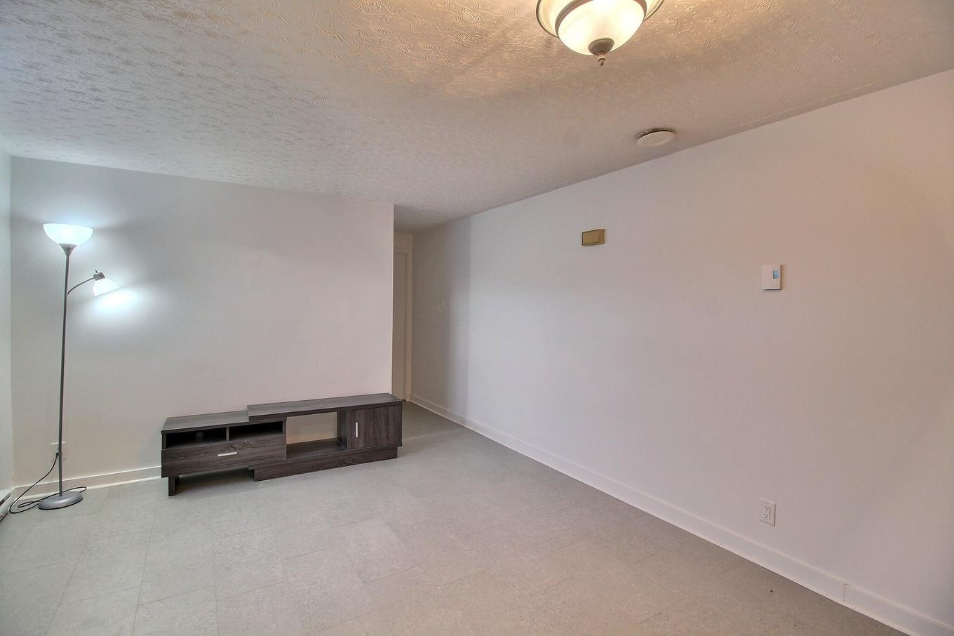 Overall view - 1840 - 1840B Rue Duchesne, Val-D'Or, QC - Indoor Photo Showing Other Room