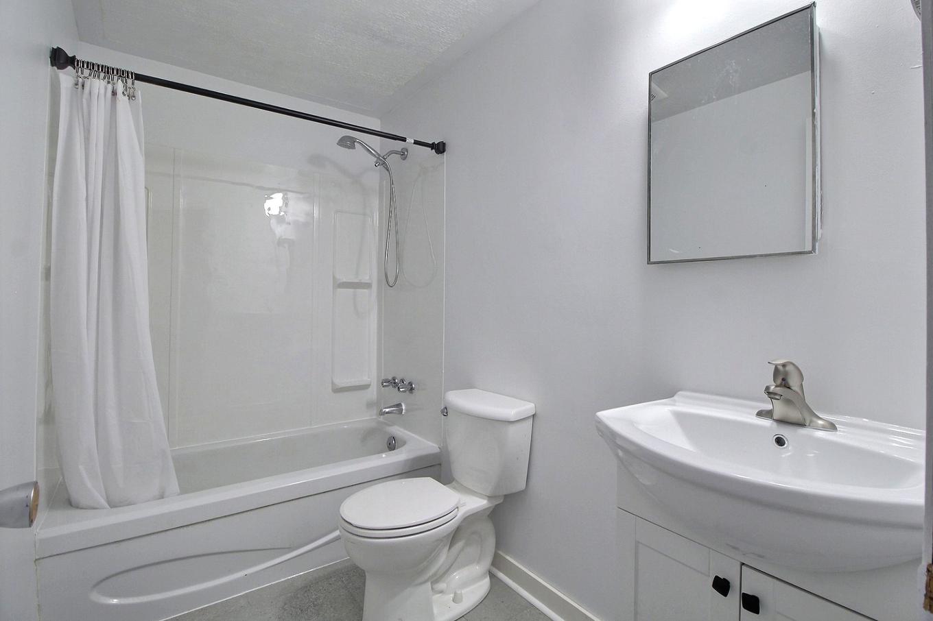 Bathroom - 1840 - 1840B Rue Duchesne, Val-D'Or, QC - Indoor Photo Showing Bathroom