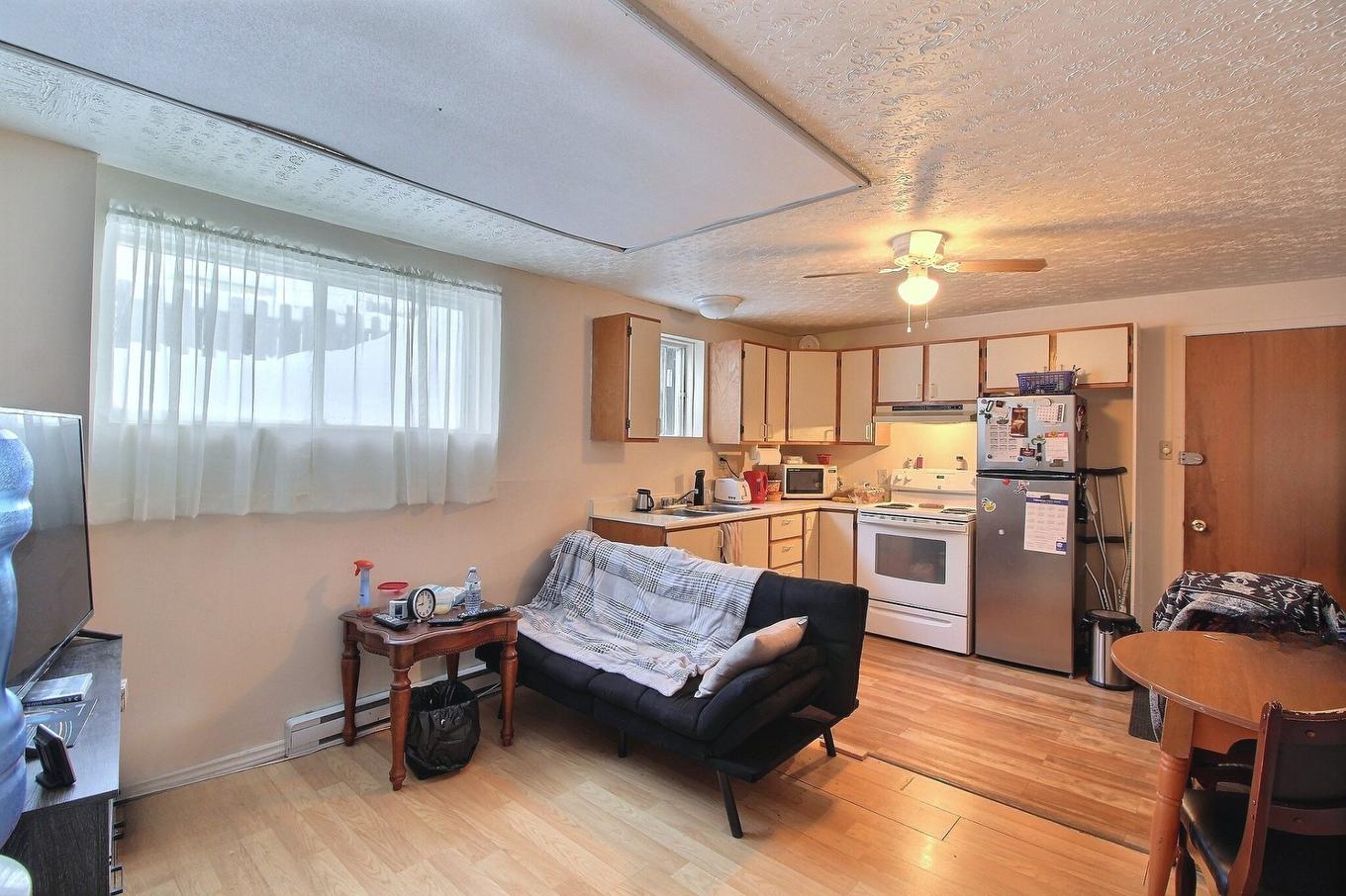 Overall view - 1840 - 1840B Rue Duchesne, Val-D'Or, QC - Indoor Photo Showing Kitchen