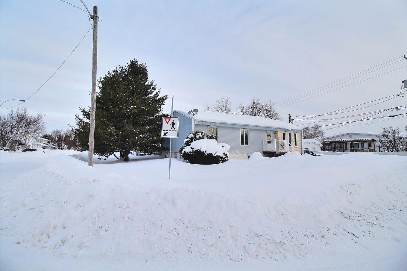 Frontage - 1840 - 1840B Rue Duchesne, Val-D'Or, QC - Outdoor