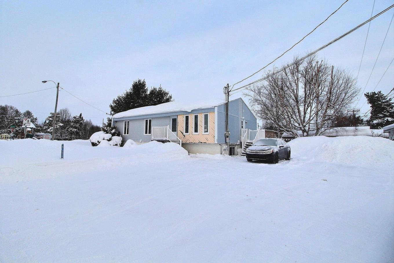 Frontage - 1840 - 1840B Rue Duchesne, Val-D'Or, QC - Outdoor