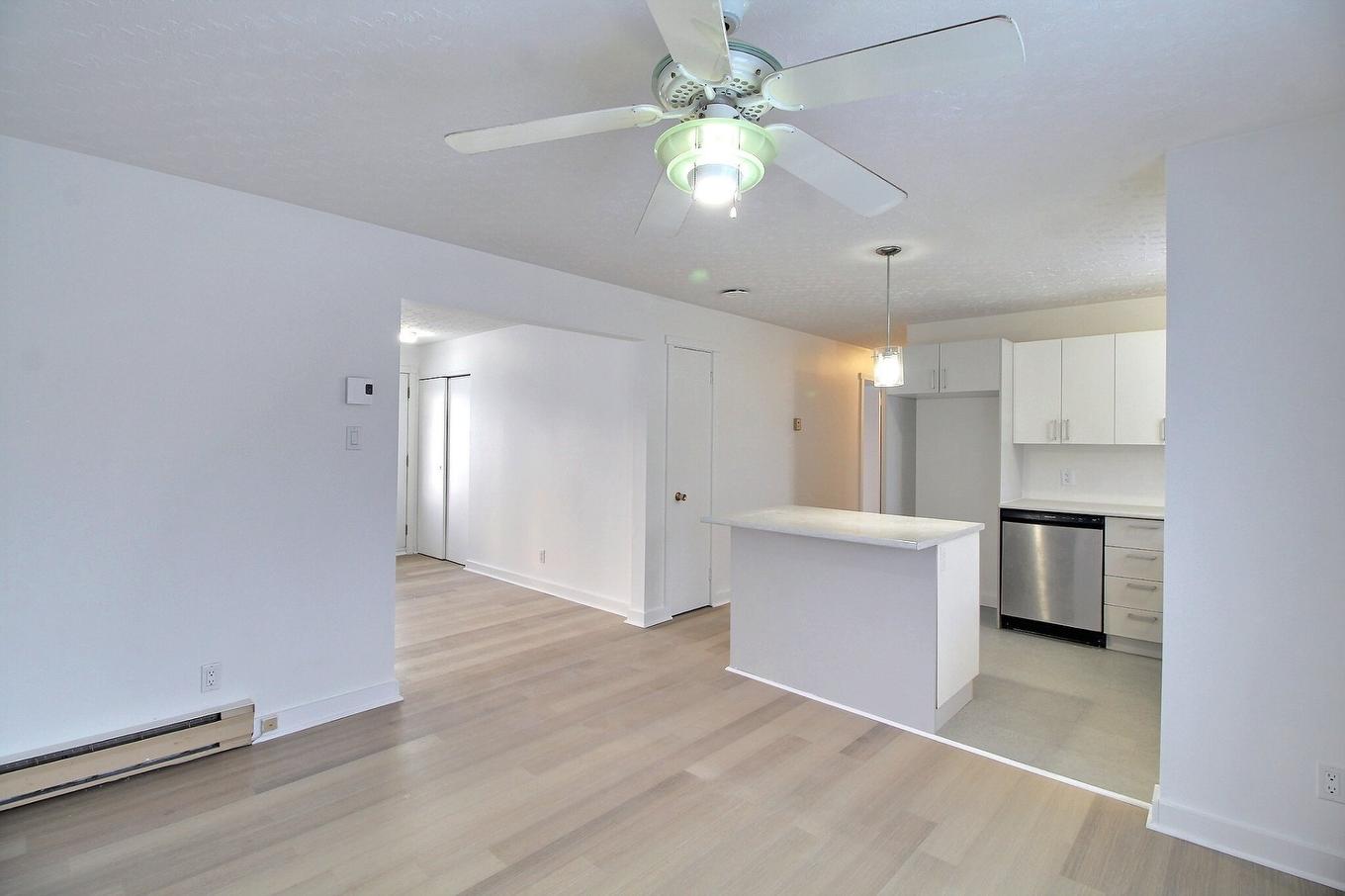 Overall view - 1840 - 1840B Rue Duchesne, Val-D'Or, QC - Indoor Photo Showing Kitchen