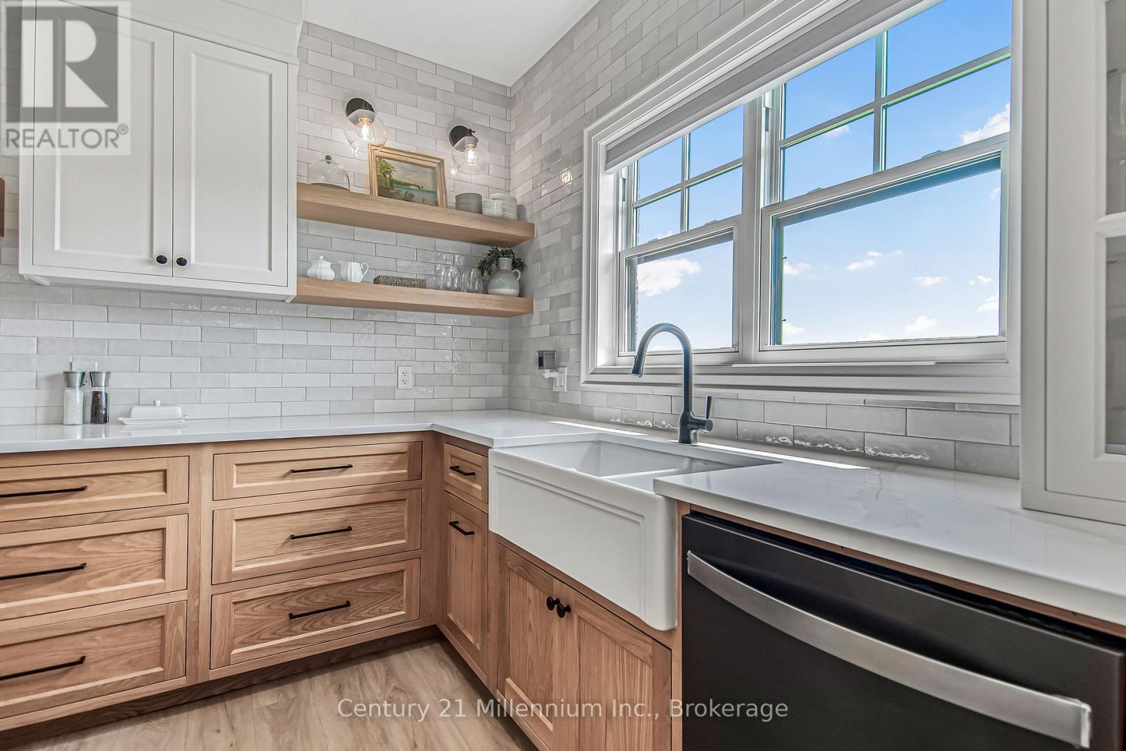 33 Nickason Drive, Arran-Elderslie, ON - Indoor Photo Showing Kitchen With Upgraded Kitchen