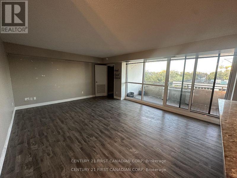 506 - 389 Dundas Street, London East (East K), ON - Indoor