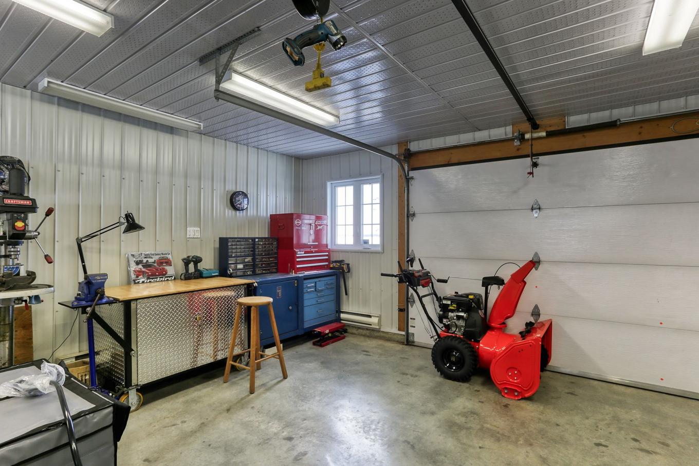 Garage - 4570 Av. Du Tour-Du-Lac, Shawinigan, QC - Indoor Photo Showing Garage