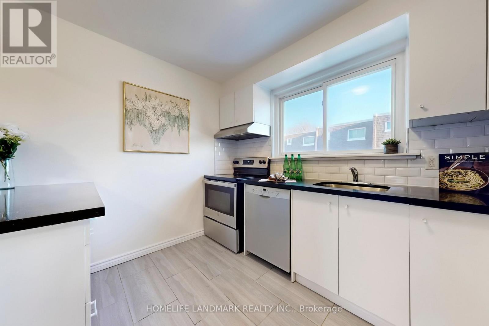 14A - 830 Westlock Road, Mississauga, ON - Indoor Photo Showing Kitchen