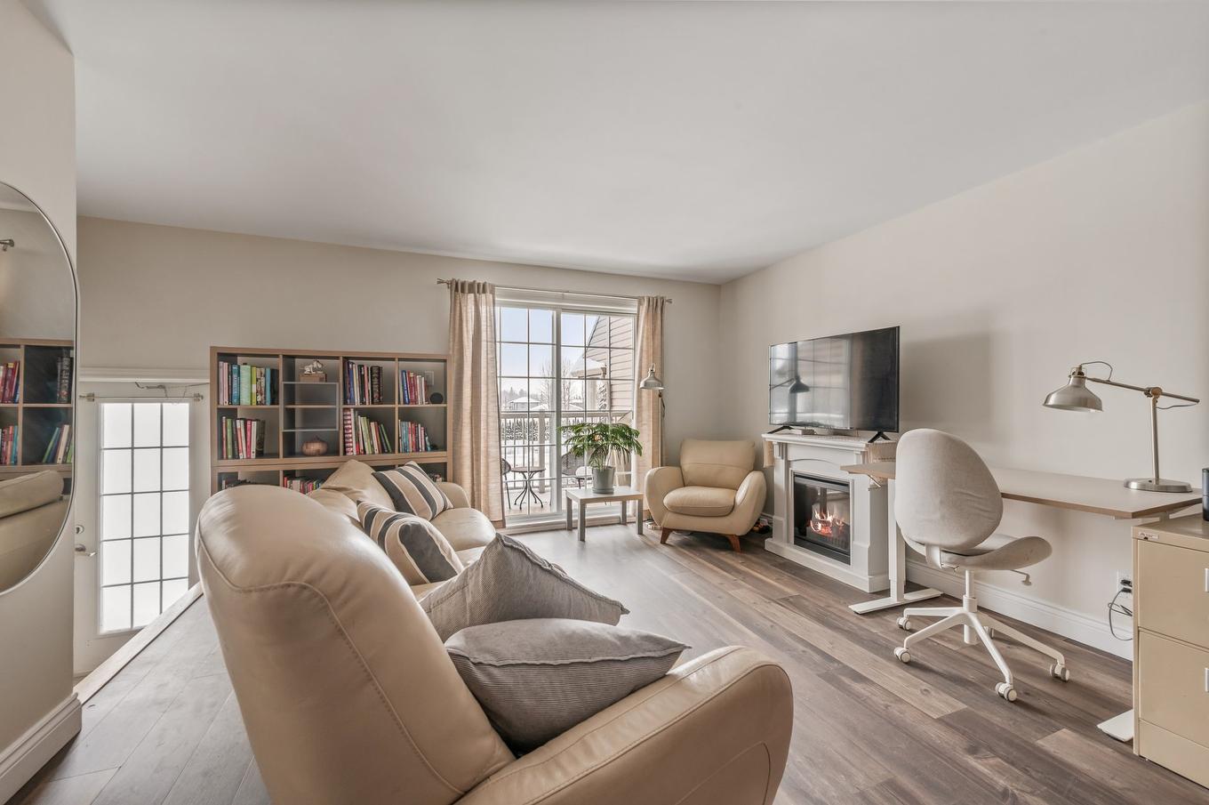 Living room - 25 Rue Des Nations E., Québec (Charlesbourg), QC - Indoor Photo Showing Living Room