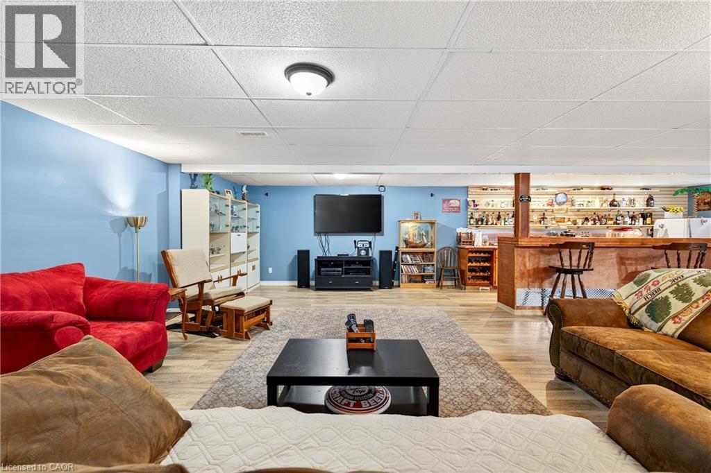4265 Fly Road, Campden, ON - Indoor Photo Showing Living Room
