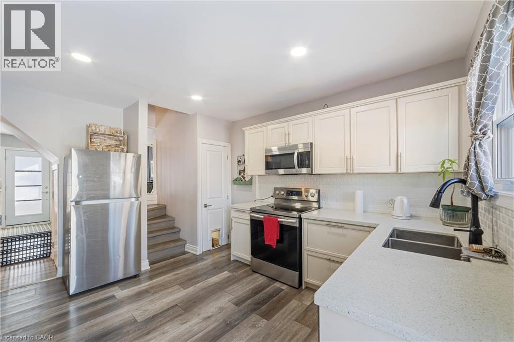 411 Fairfield Avenue, Hamilton, ON - Indoor Photo Showing Kitchen With Double Sink
