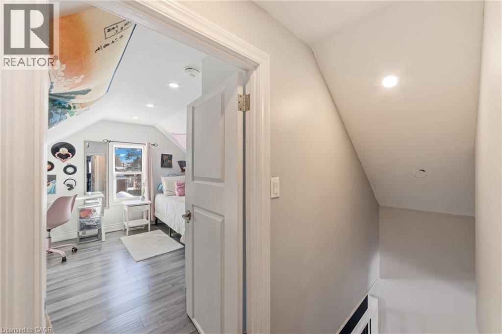 411 Fairfield Avenue, Hamilton, ON - Indoor Photo Showing Other Room