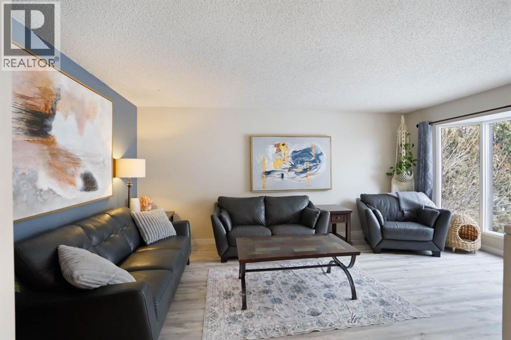 5 Fairview Crescent E, Brooks, AB