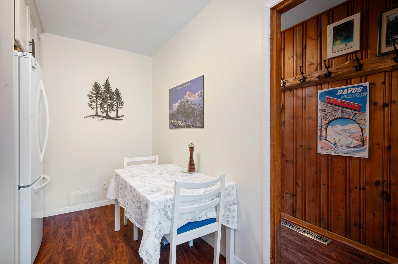 Kitchen - 233 Rue D'Aspen, Sainte-Adèle, QC - Indoor Photo Showing Dining Room