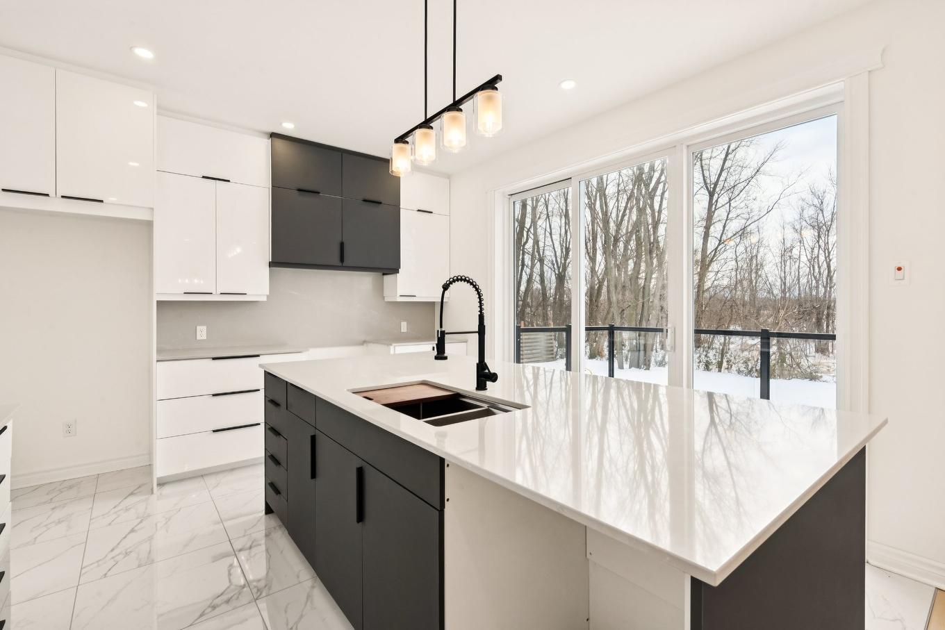 Cuisine - 77 33E Avenue, Saint-Blaise-Sur-Richelieu, QC - Indoor Photo Showing Kitchen With Double Sink With Upgraded Kitchen