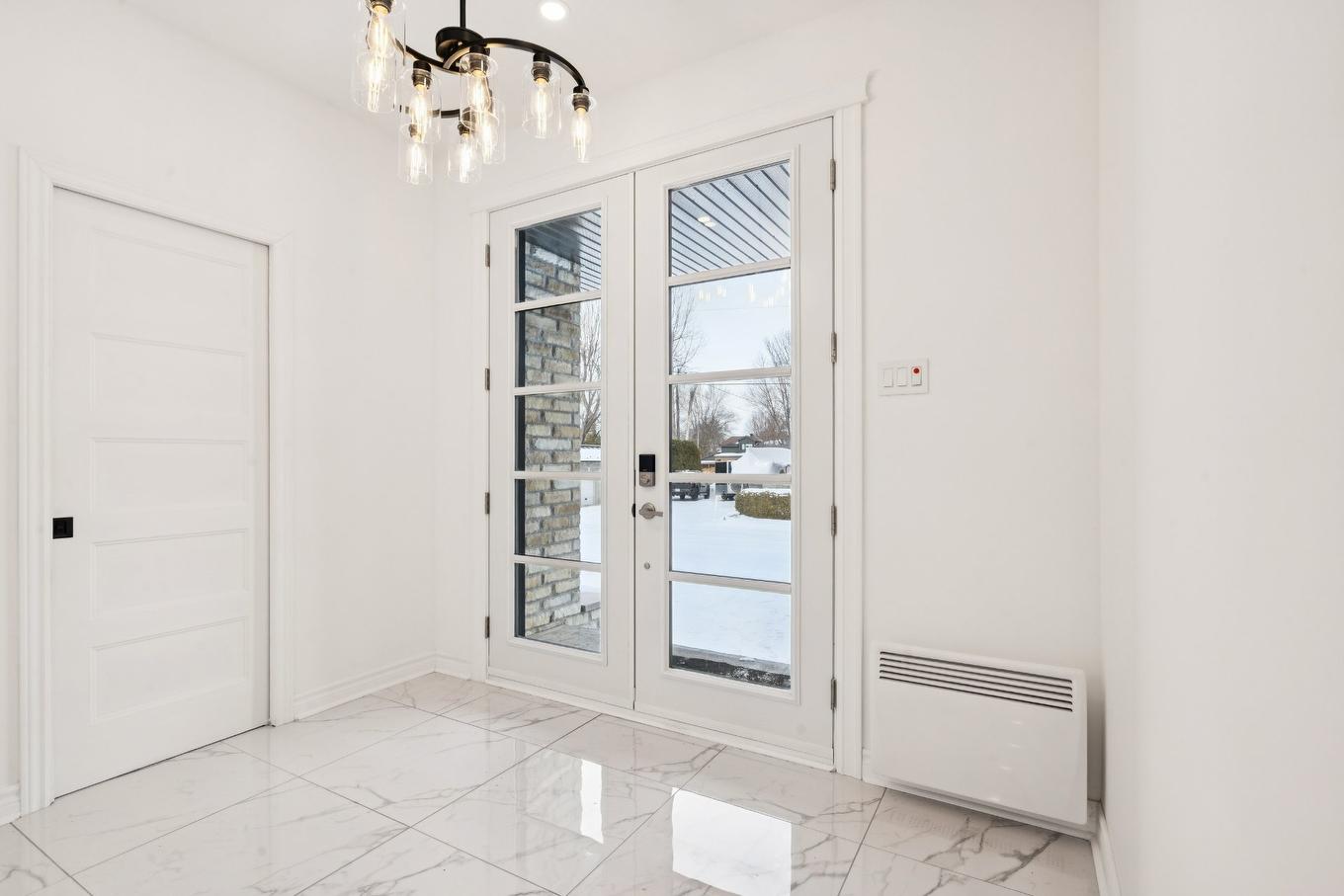 Hall d'entrée/Vestibule - 77 33E Avenue, Saint-Blaise-Sur-Richelieu, QC - Indoor Photo Showing Other Room