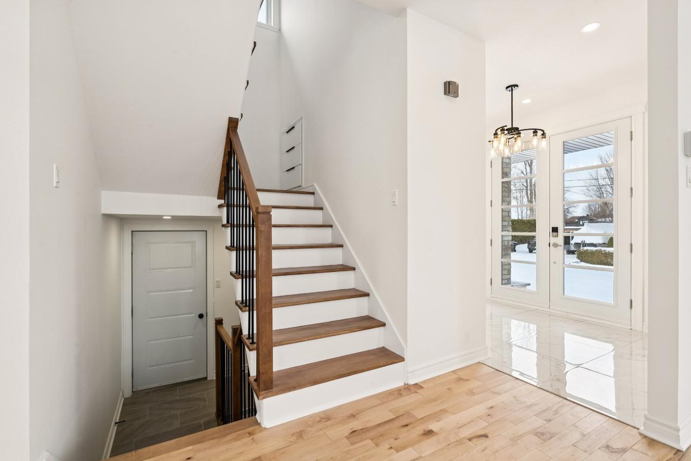 Escalier - 77 33E Avenue, Saint-Blaise-Sur-Richelieu, QC - Indoor Photo Showing Other Room