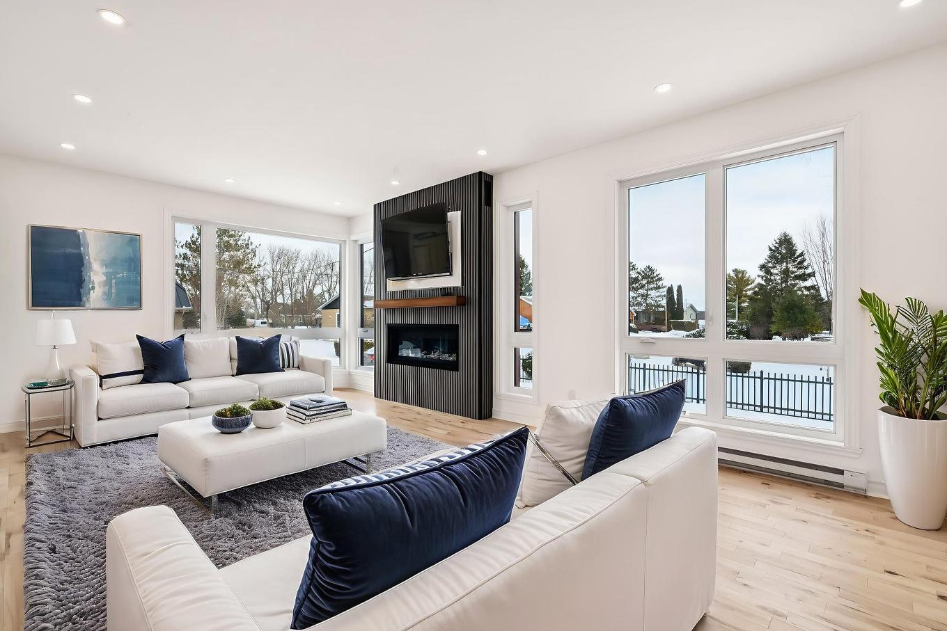 Salon - 77 33E Avenue, Saint-Blaise-Sur-Richelieu, QC - Indoor Photo Showing Living Room With Fireplace