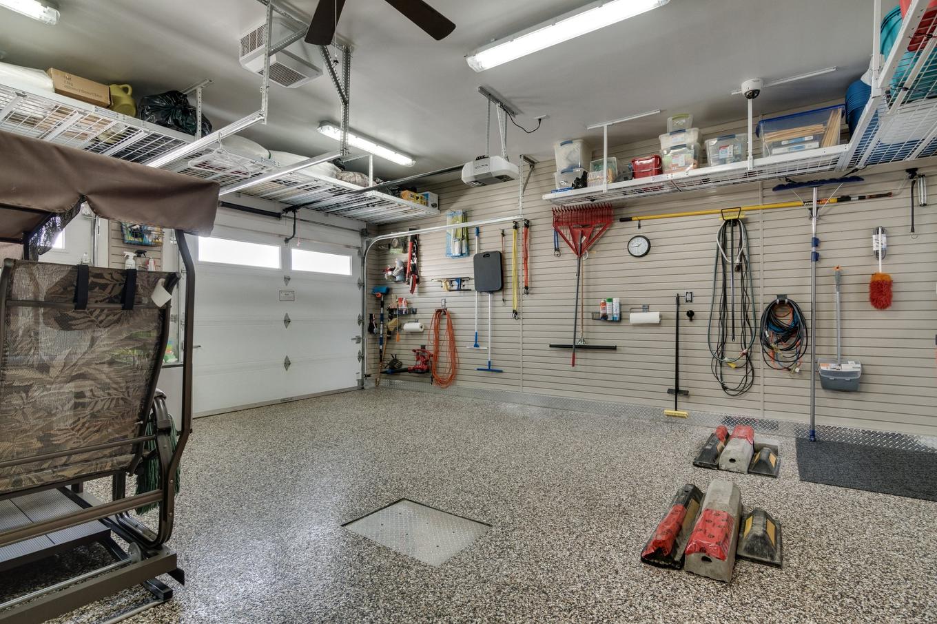 Garage - 2353 Rue De L'Île-Des-Lys, Terrebonne (Lachenaie), QC - Indoor Photo Showing Garage