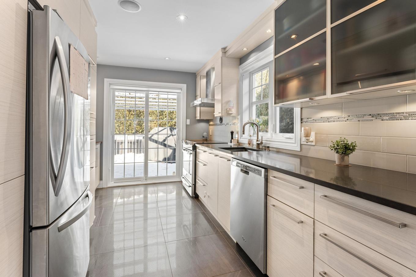 Kitchen - 2353 Rue De L'Île-Des-Lys, Terrebonne (Lachenaie), QC - Indoor Photo Showing Kitchen With Upgraded Kitchen