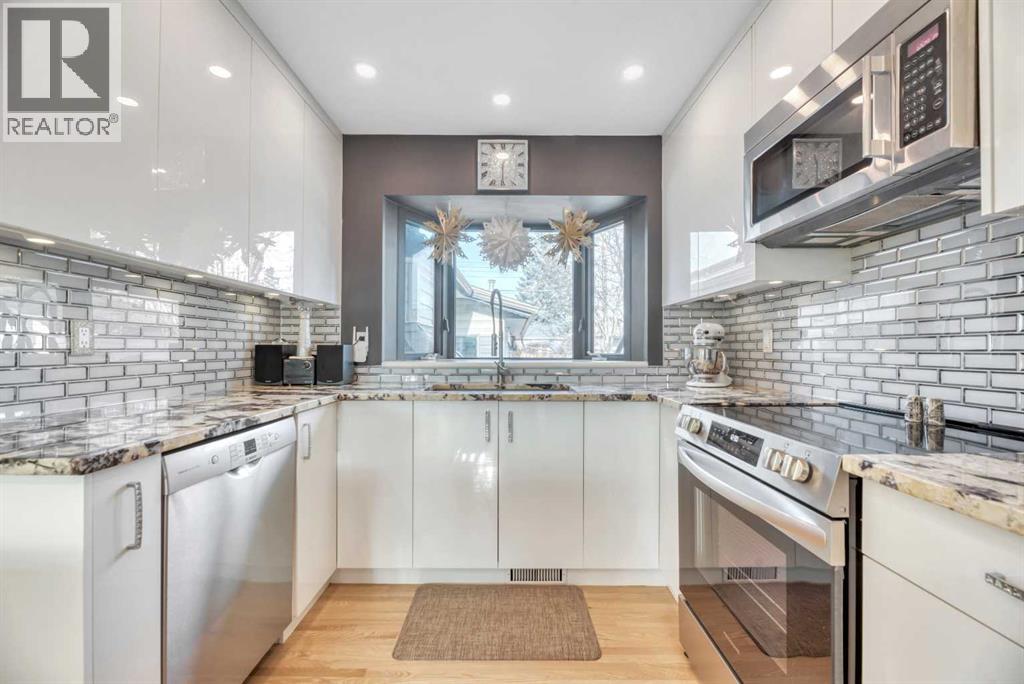 708 Allden Place Se, Calgary, AB - Indoor Photo Showing Kitchen With Upgraded Kitchen