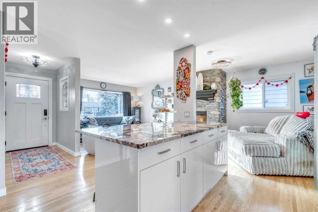 708 Allden Place Se, Calgary, AB - Indoor Photo Showing Kitchen