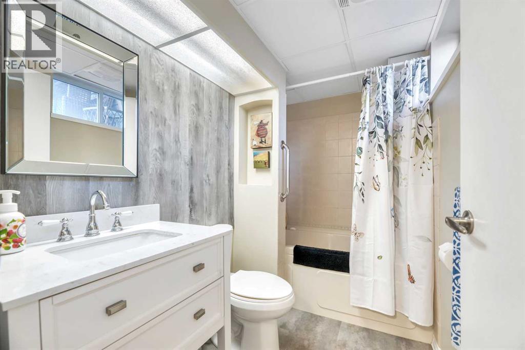 708 Allden Place Se, Calgary, AB - Indoor Photo Showing Bathroom