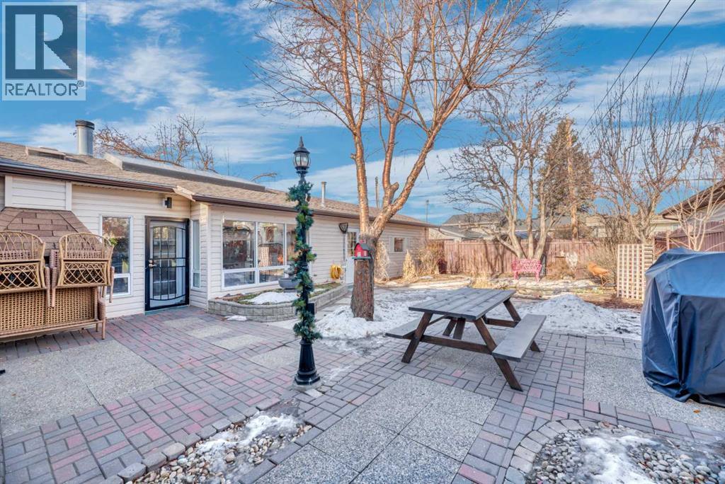 708 Allden Place Se, Calgary, AB - Outdoor