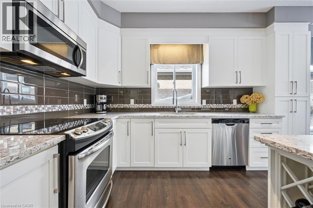 276 Dewdrop Crescent, Waterloo, ON - Indoor Photo Showing Kitchen With Upgraded Kitchen