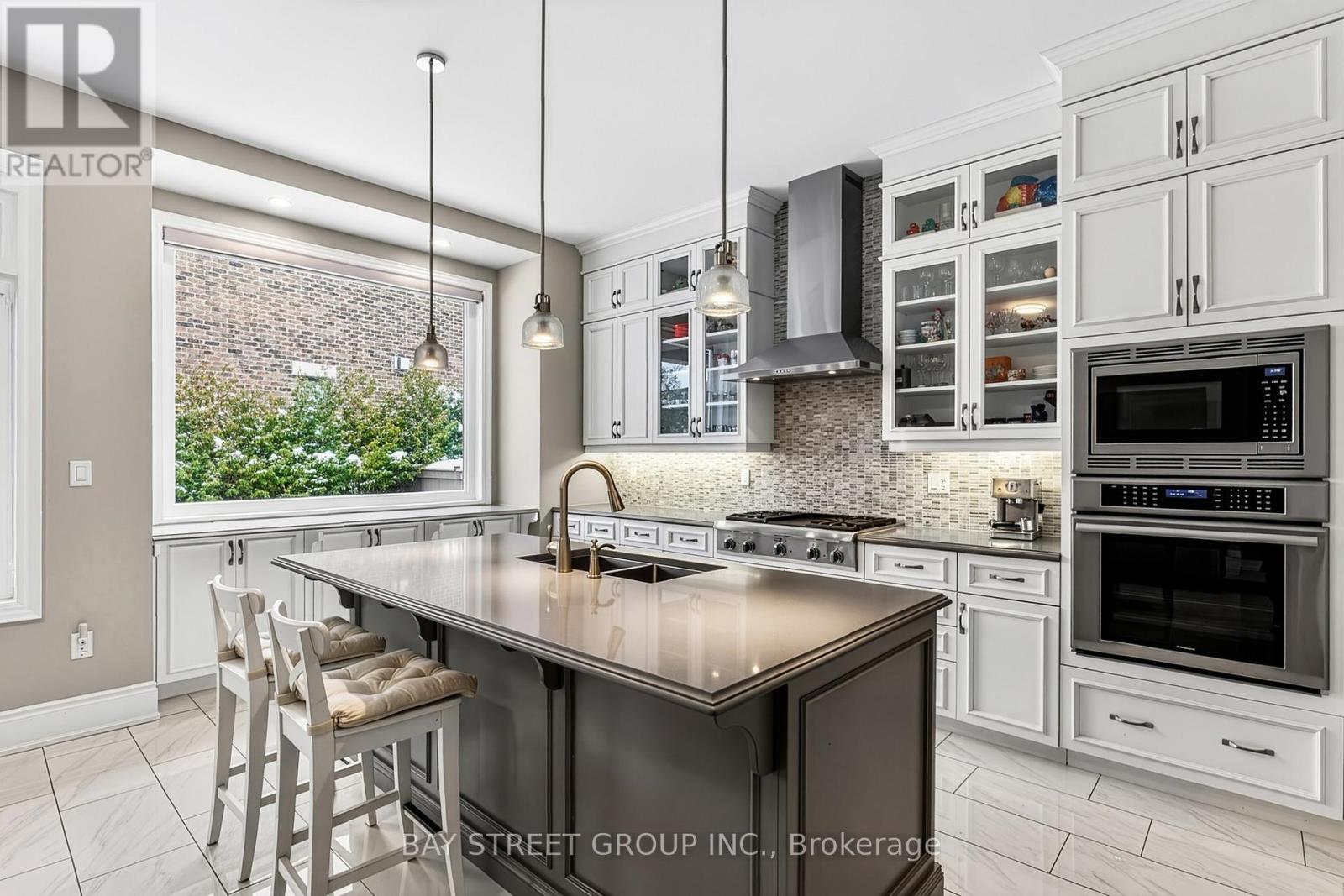 Chef's Kitchen with Large Island - 39 Cairns Gate, King, ON - Indoor Photo Showing Kitchen With Double Sink With Upgraded Kitchen