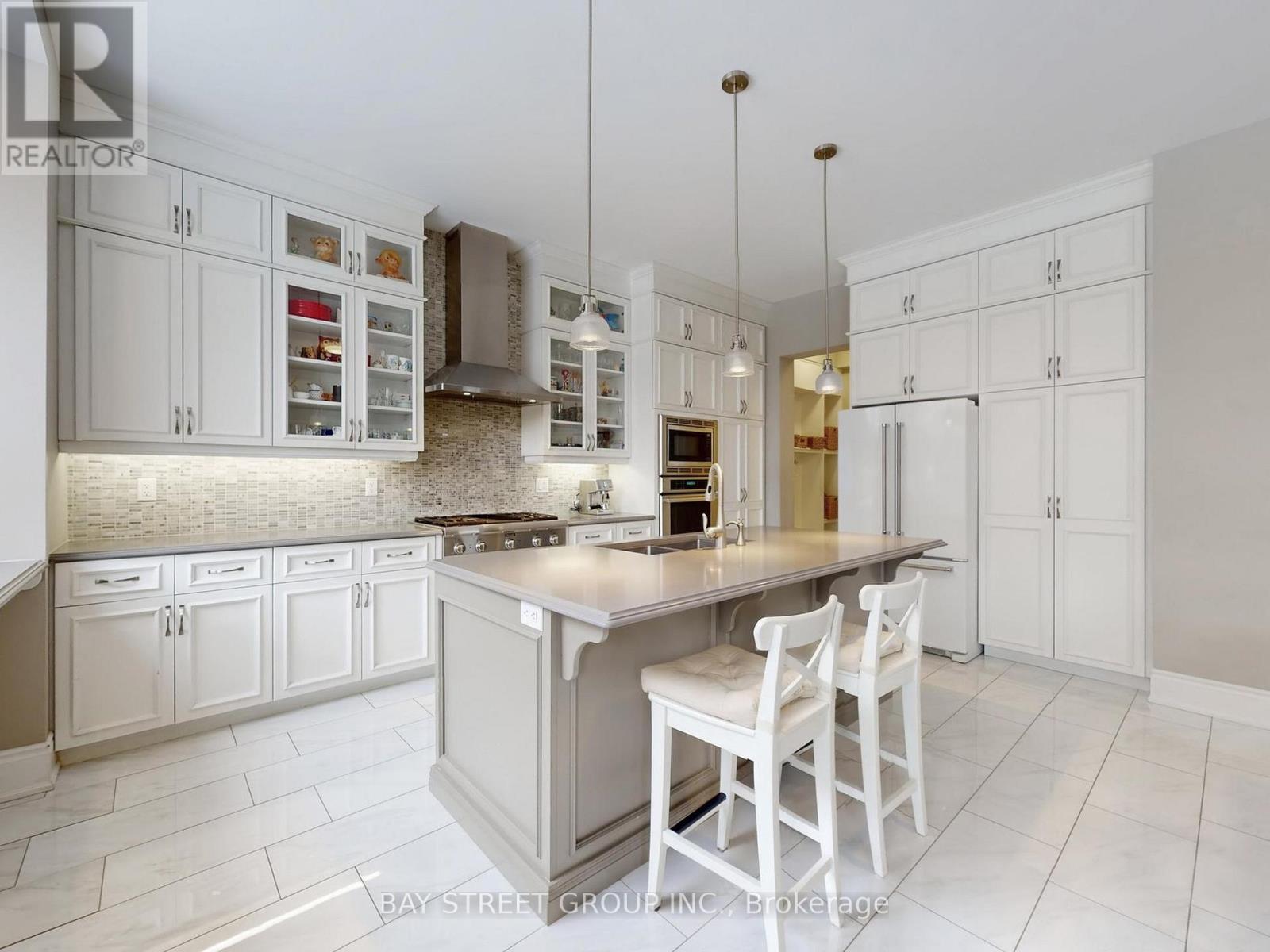 Upgraded Kitchen Offers Extended Cabinets - 39 Cairns Gate, King, ON - Indoor Photo Showing Kitchen With Upgraded Kitchen