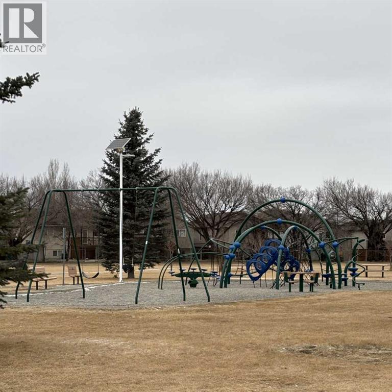 2, 1701 St Edward Boulevard N, Lethbridge, AB - Outdoor