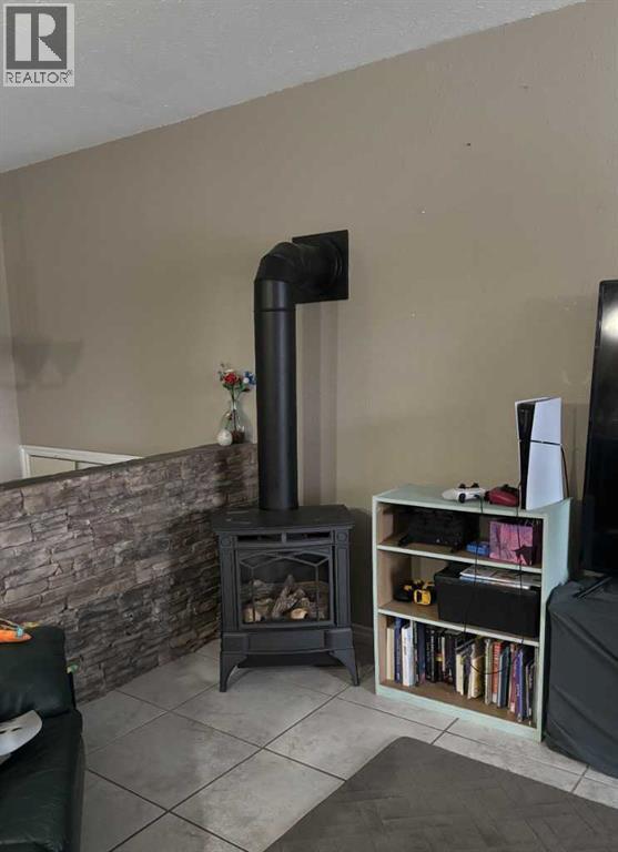 2, 1701 St Edward Boulevard N, Lethbridge, AB - Indoor Photo Showing Other Room