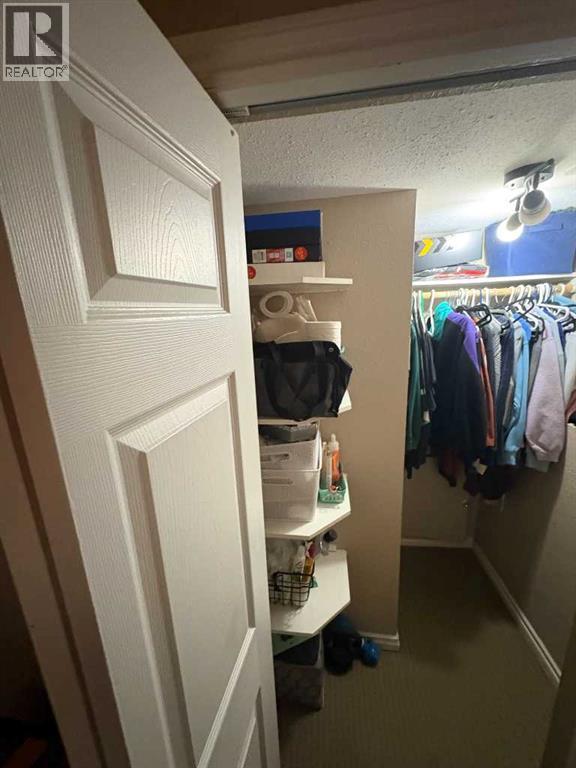 2, 1701 St Edward Boulevard N, Lethbridge, AB - Indoor Photo Showing Other Room