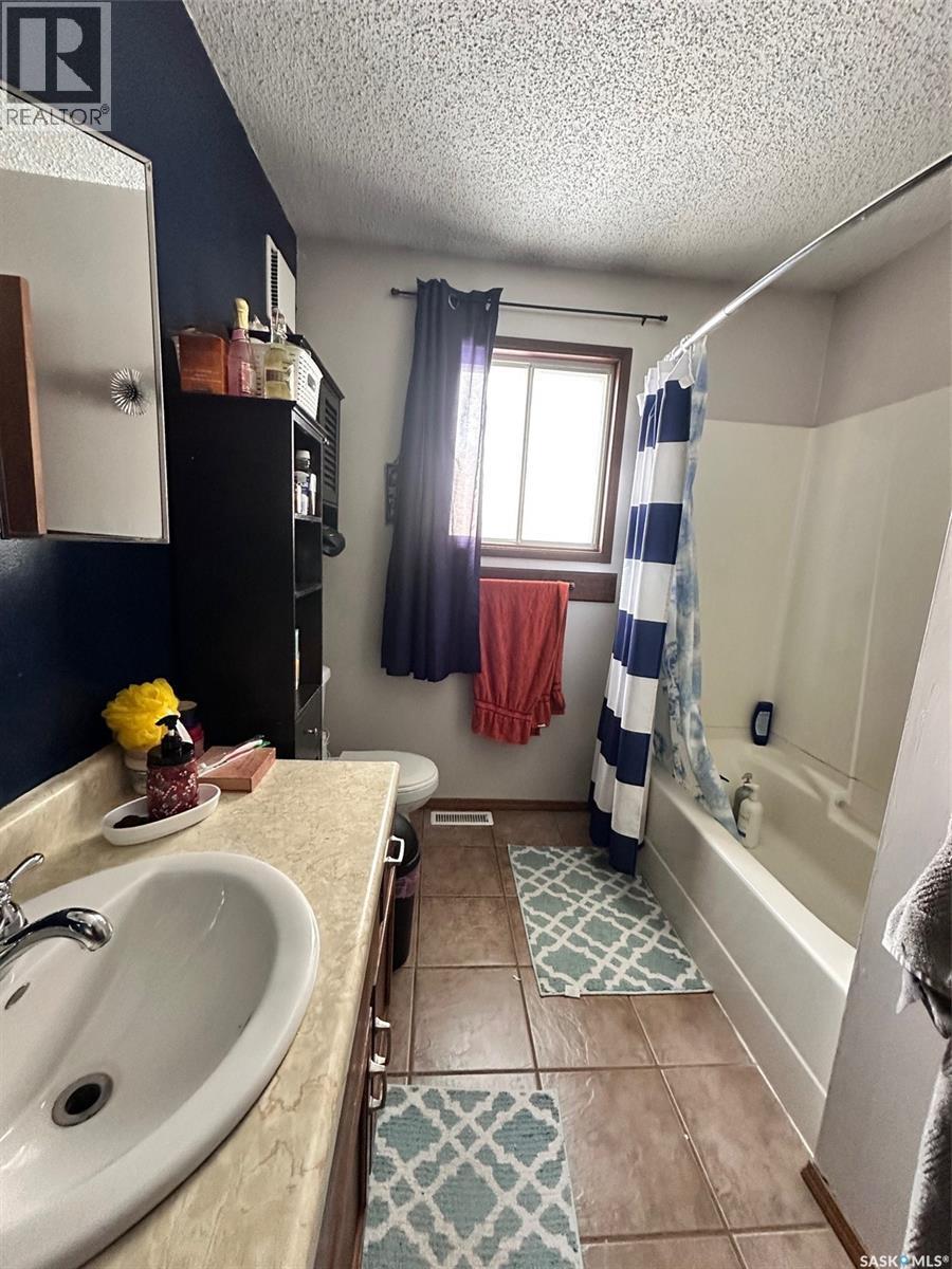 110 South Avenue E, Hafford, SK - Indoor Photo Showing Bathroom
