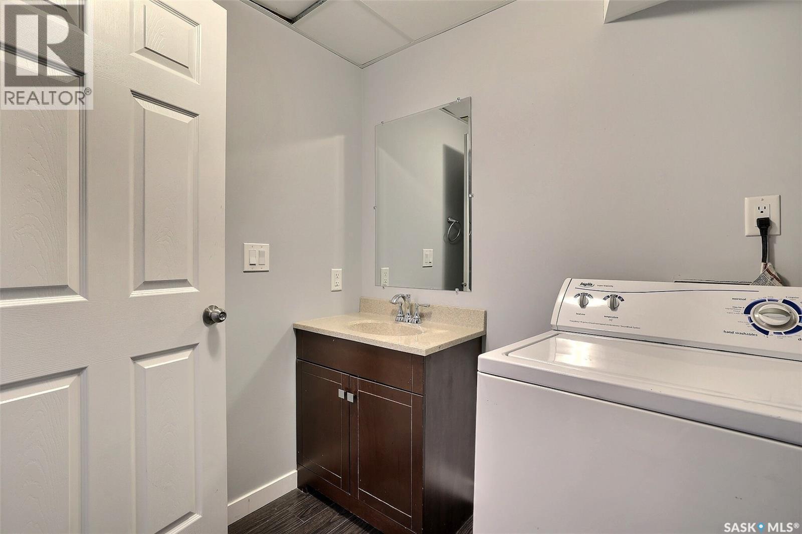 254 Froom Crescent, Regina, SK - Indoor Photo Showing Laundry Room