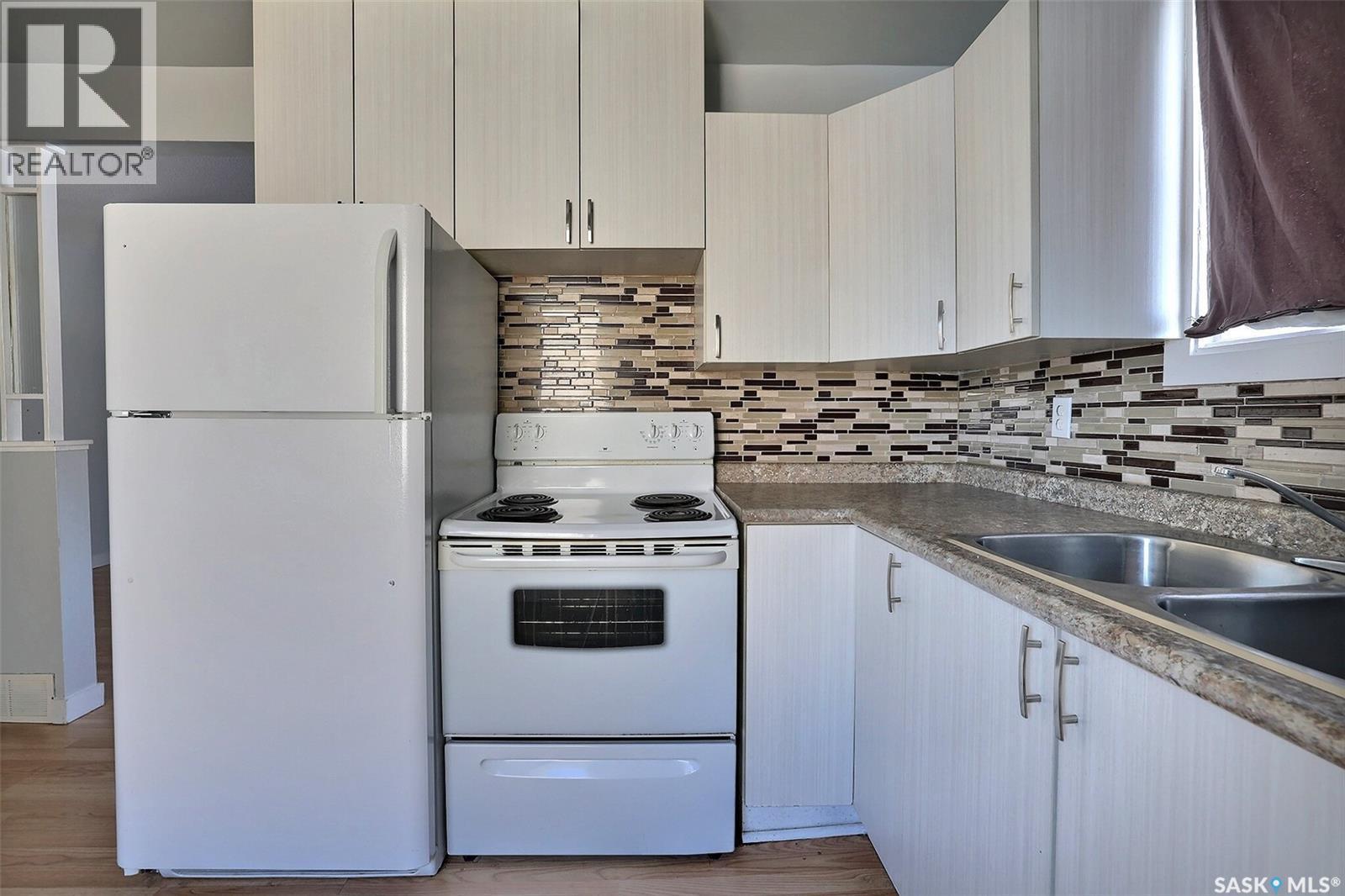 254 Froom Crescent, Regina, SK - Indoor Photo Showing Kitchen With Double Sink