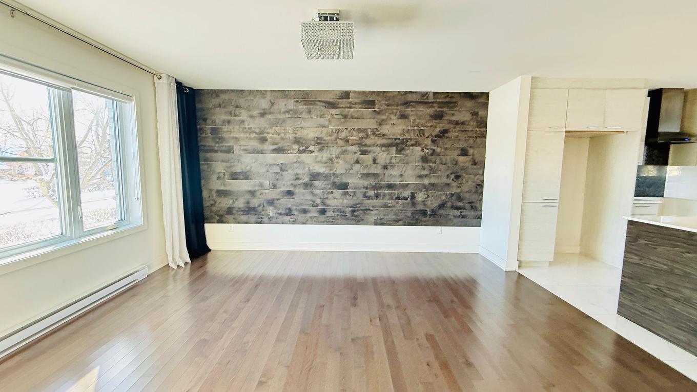 Salon - 136 Ch. St-André, Saint-Jean-Sur-Richelieu, QC - Indoor Photo Showing Other Room