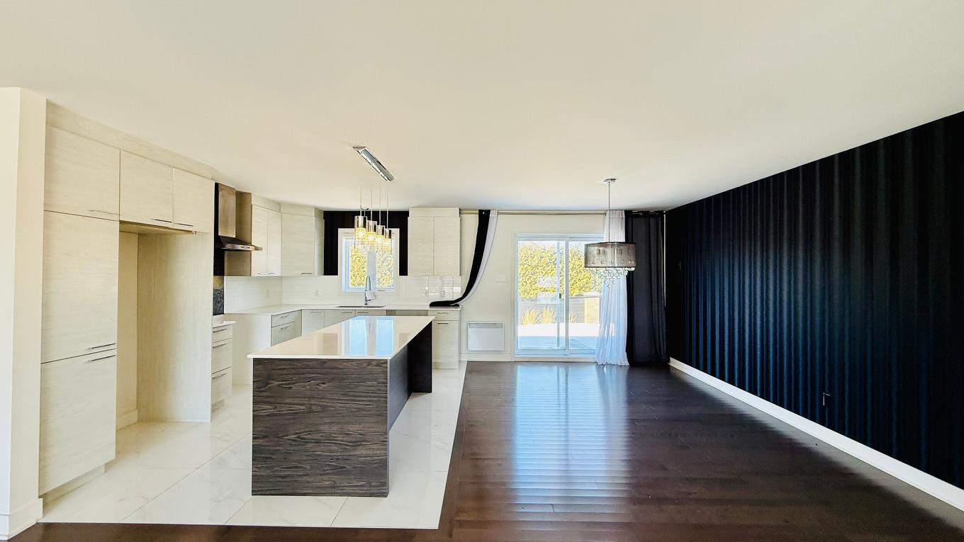 Cuisine - 136 Ch. St-André, Saint-Jean-Sur-Richelieu, QC - Indoor Photo Showing Kitchen