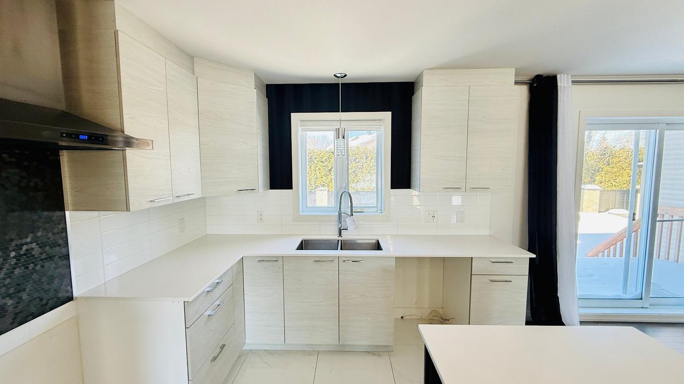 Cuisine - 136 Ch. St-André, Saint-Jean-Sur-Richelieu, QC - Indoor Photo Showing Kitchen