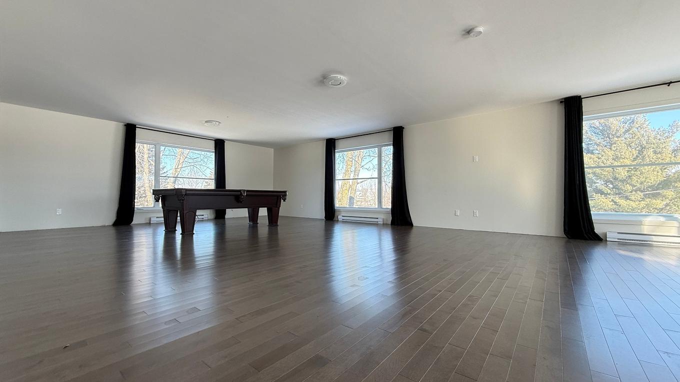 Salle de jeux - 136 Ch. St-André, Saint-Jean-Sur-Richelieu, QC - Indoor Photo Showing Living Room