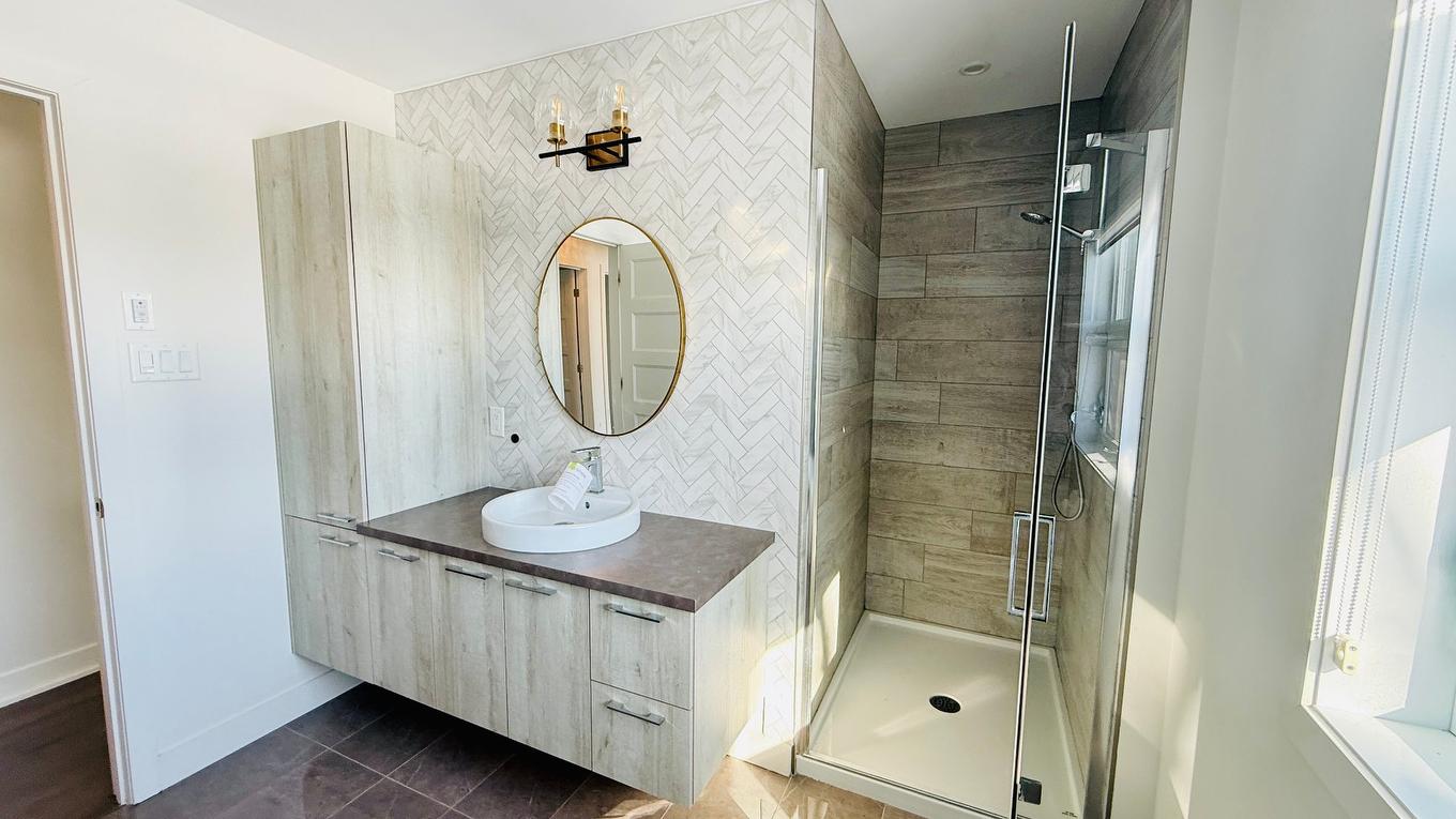 Salle de bains - 136 Ch. St-André, Saint-Jean-Sur-Richelieu, QC - Indoor Photo Showing Bathroom