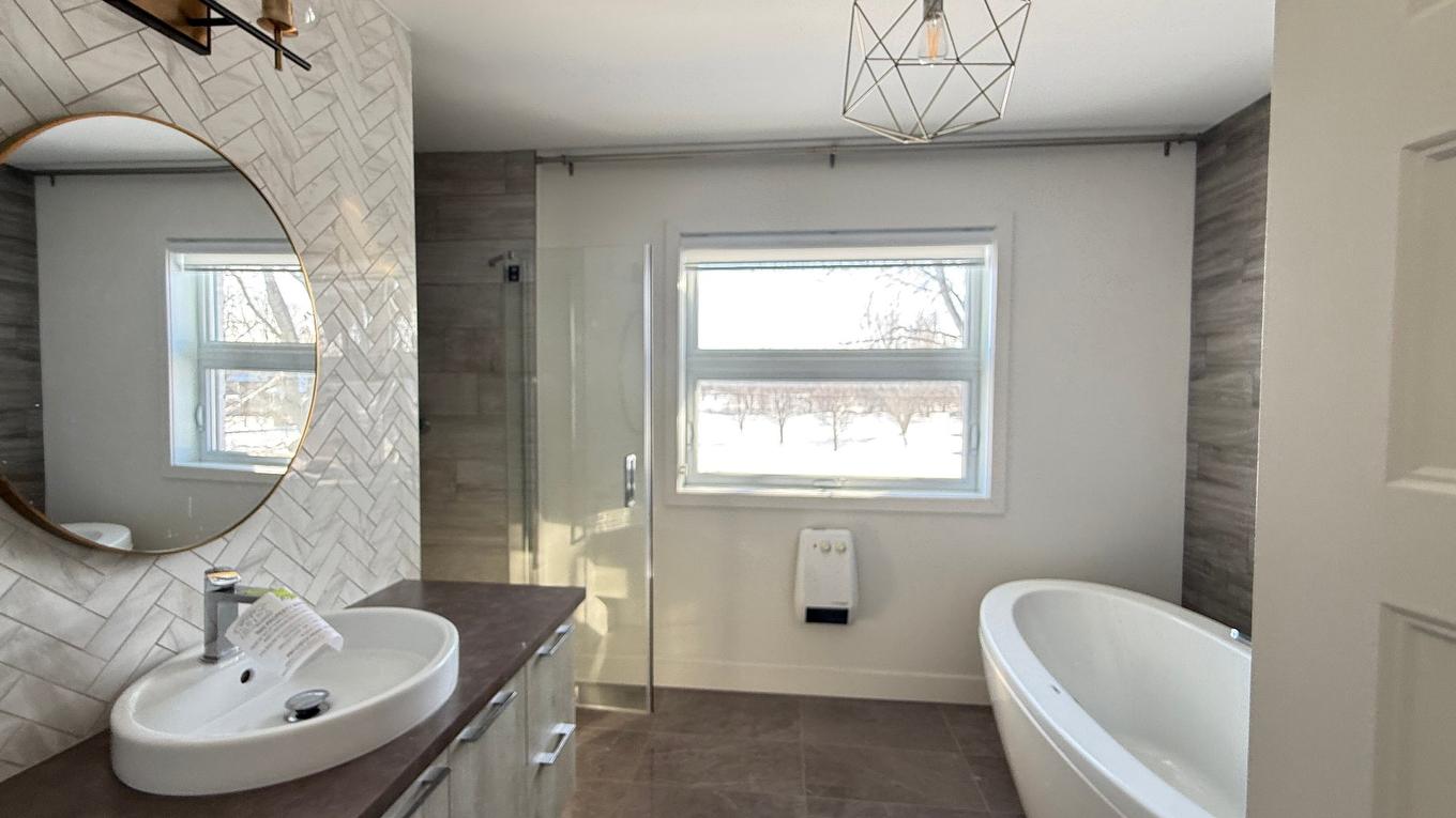 Salle de bains - 136 Ch. St-André, Saint-Jean-Sur-Richelieu, QC - Indoor Photo Showing Bathroom