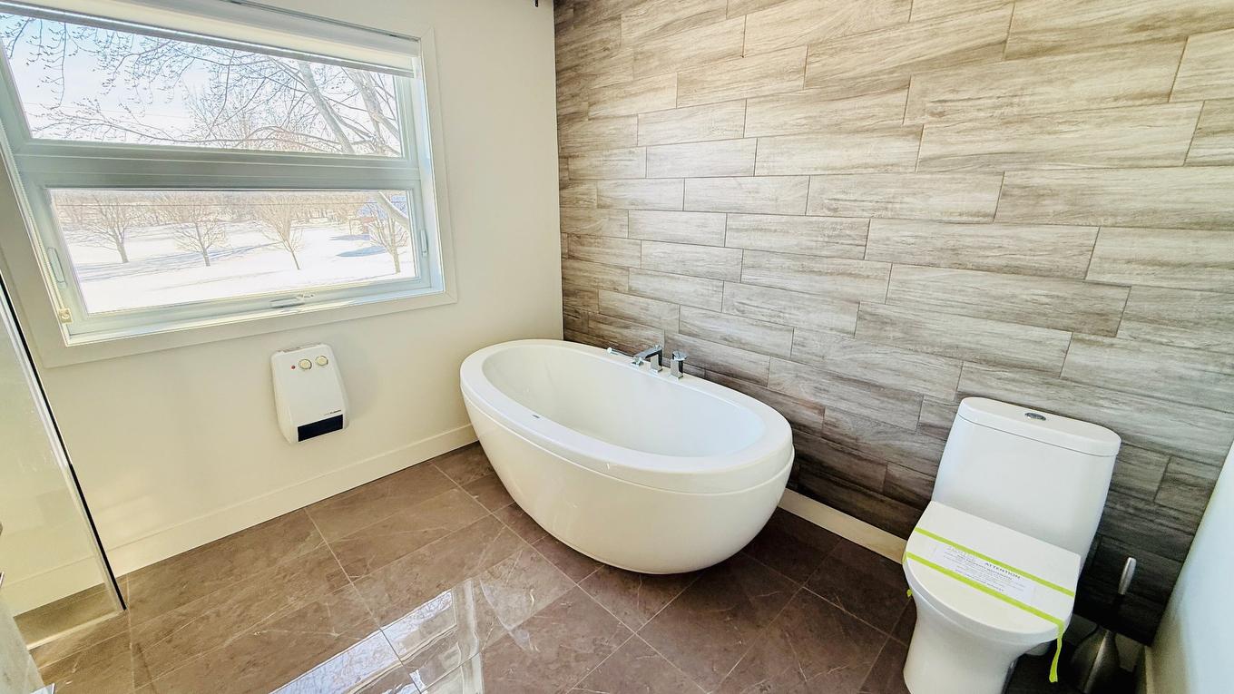 Salle de bains - 136 Ch. St-André, Saint-Jean-Sur-Richelieu, QC - Indoor Photo Showing Bathroom