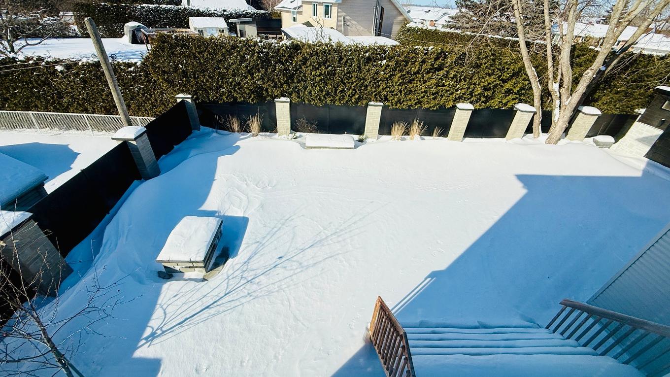 Cour - 136 Ch. St-André, Saint-Jean-Sur-Richelieu, QC - Outdoor