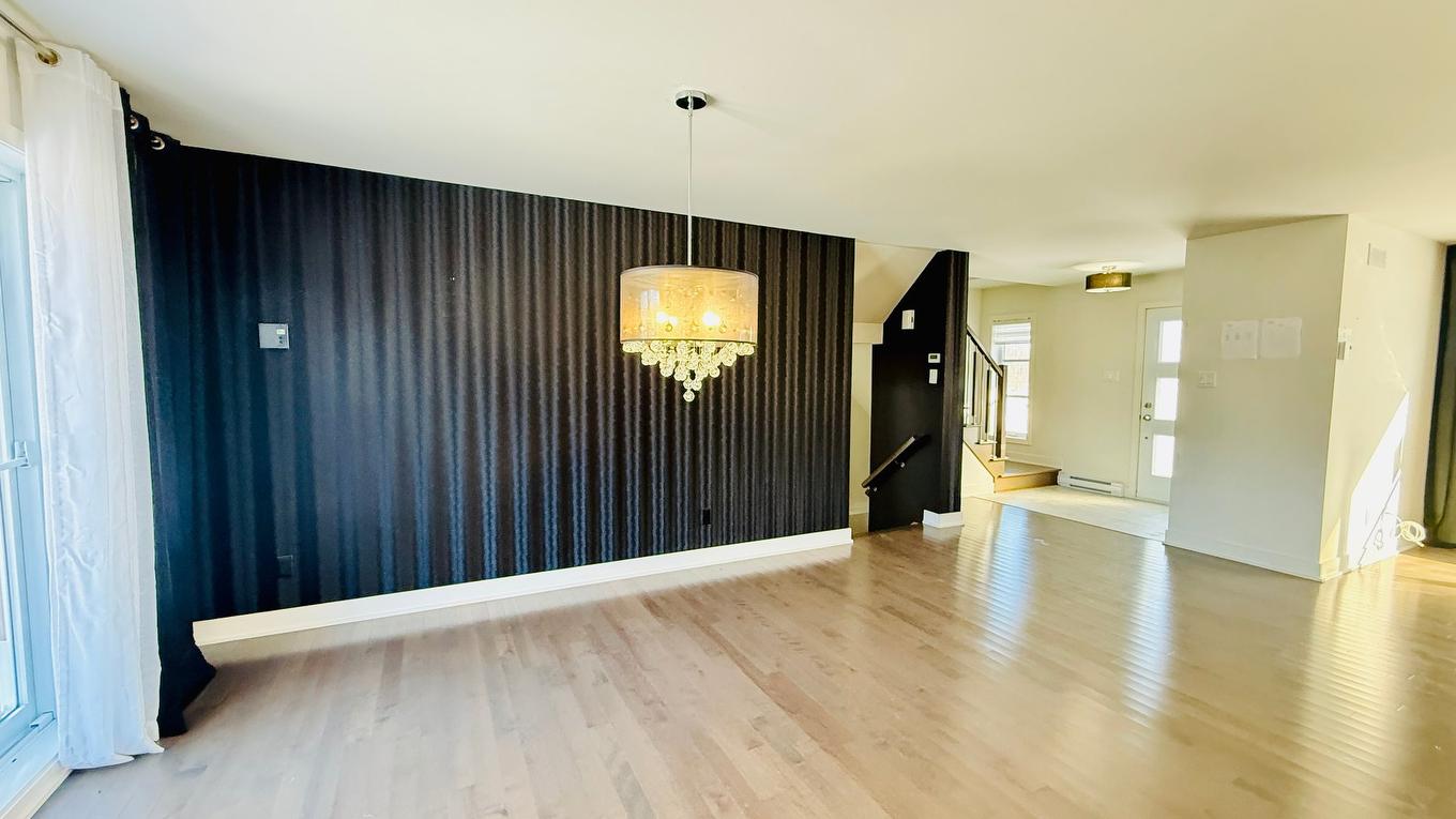 Salon - 136 Ch. St-André, Saint-Jean-Sur-Richelieu, QC - Indoor Photo Showing Other Room