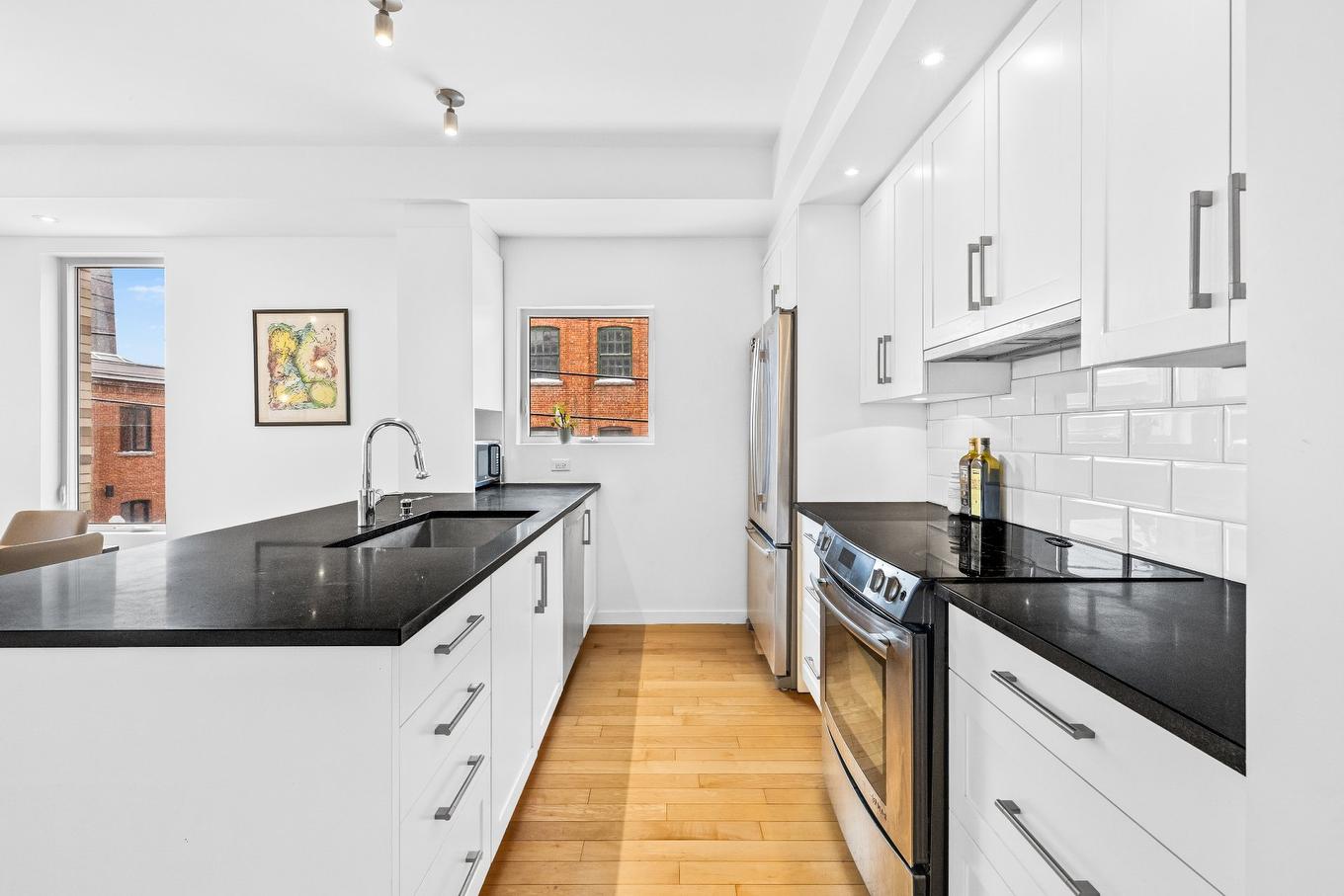 Cuisine - 3-3741 Rue St-Ambroise, Montréal (Le Sud-Ouest), QC - Indoor Photo Showing Kitchen With Upgraded Kitchen