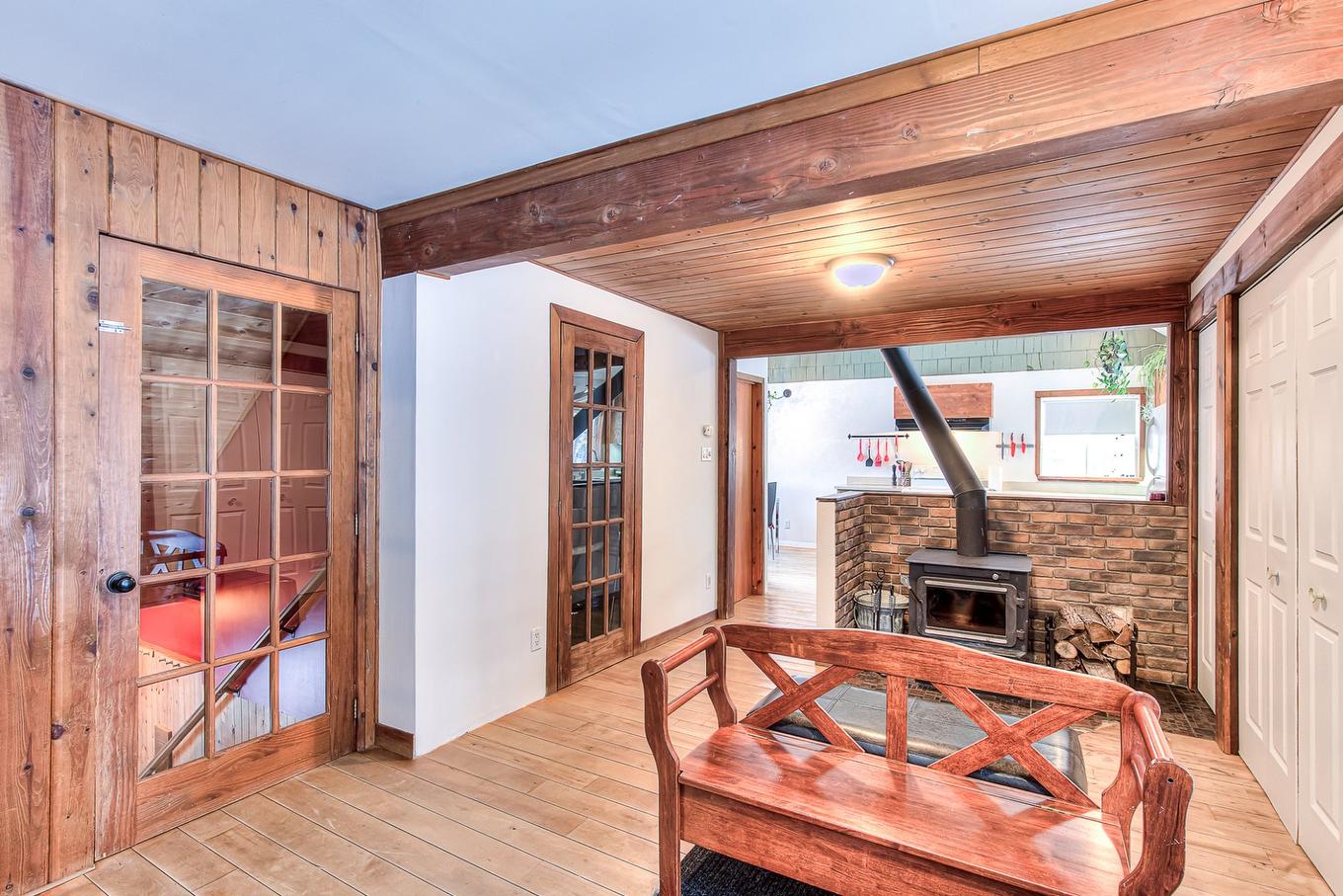 Hall - 16750 Route 335, Chertsey, QC - Indoor With Fireplace