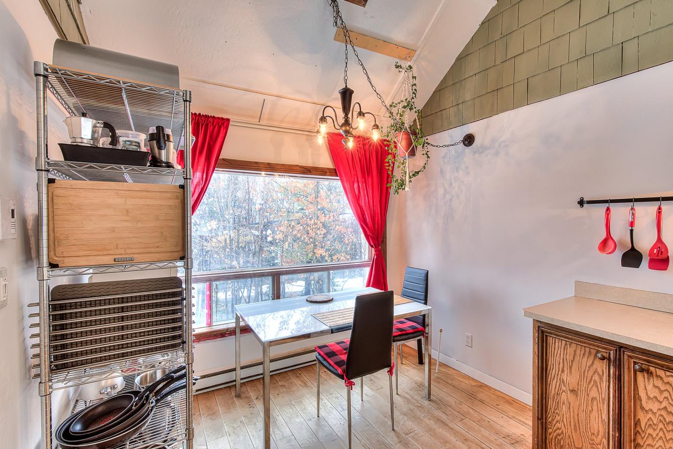 Dinette - 16750 Route 335, Chertsey, QC - Indoor